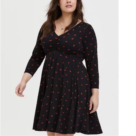 TORRID - Black Knit A-Line Dress with Red Kiss Print, Size 00 NWT, US Size 10 - Picture 3 of 16
